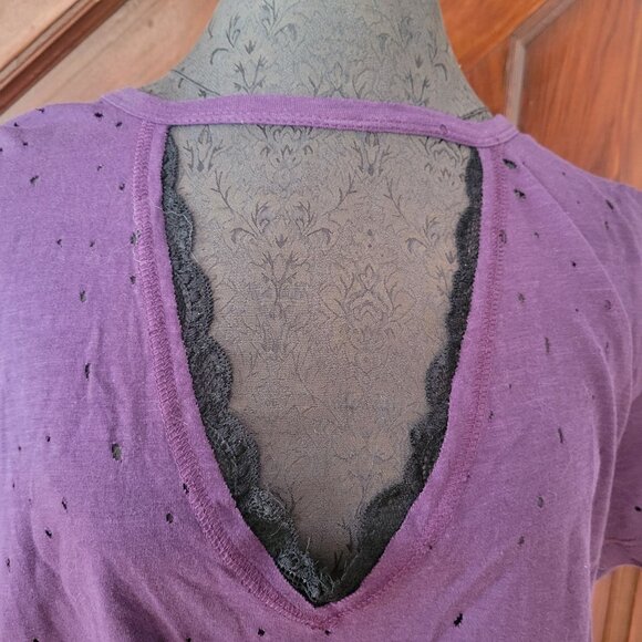 Torrid Distressed Purple Short Sleeve V-Neck T-Shirt With Lace Details 0 Large - Picture 7 of 9